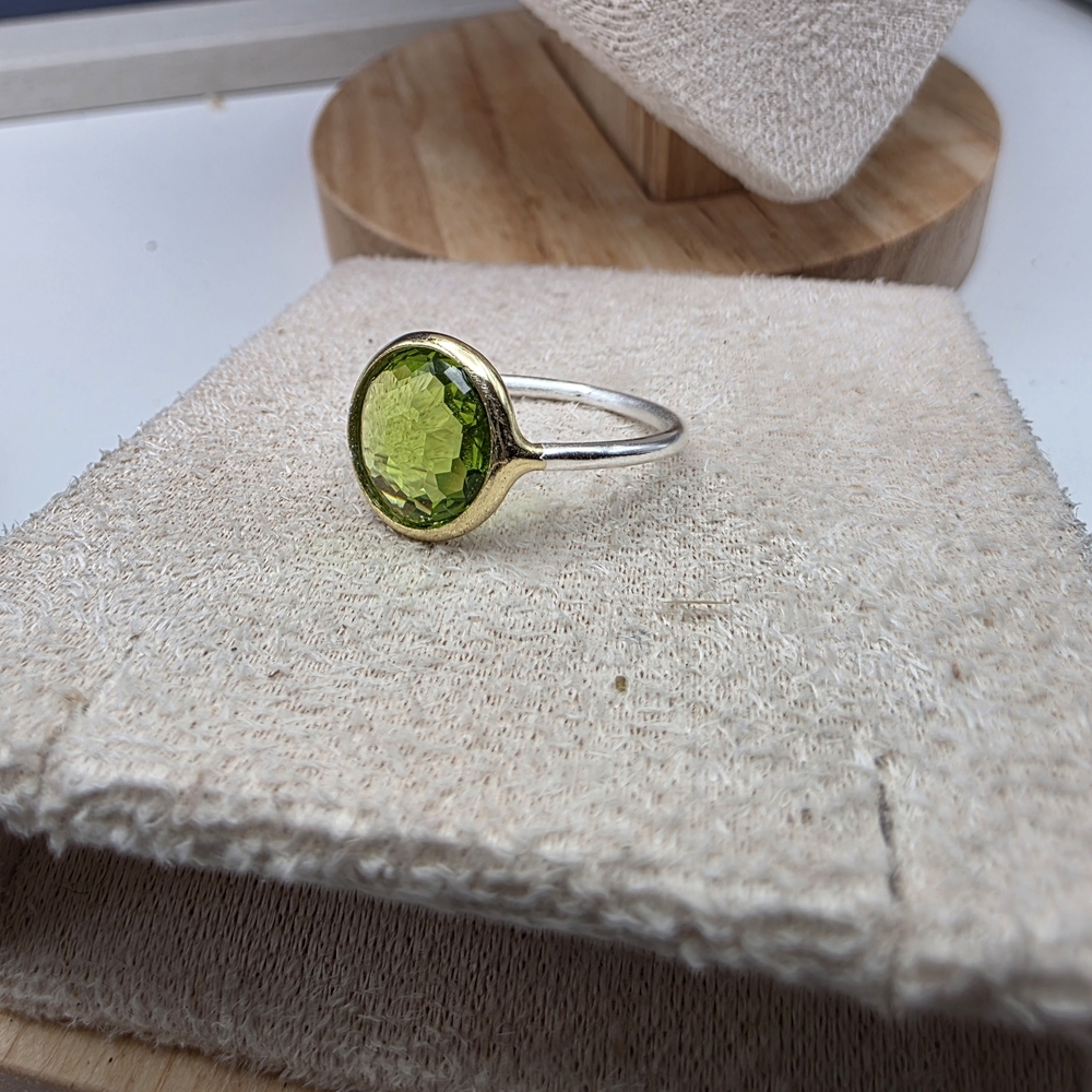 Elegant Green Gemstone Ring with Gold and Silver Accents (1149)